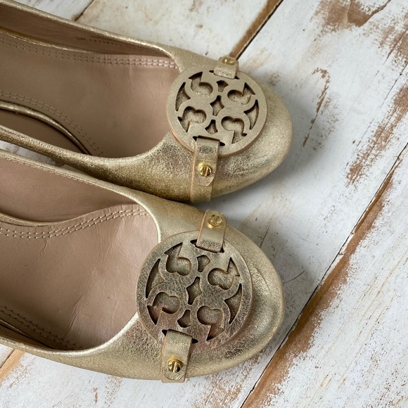 TORY BURCH Gold Metallic Leather Wedges Mini Miller heels Women's Sz 8.5 EUC - Picture 12 of 15
